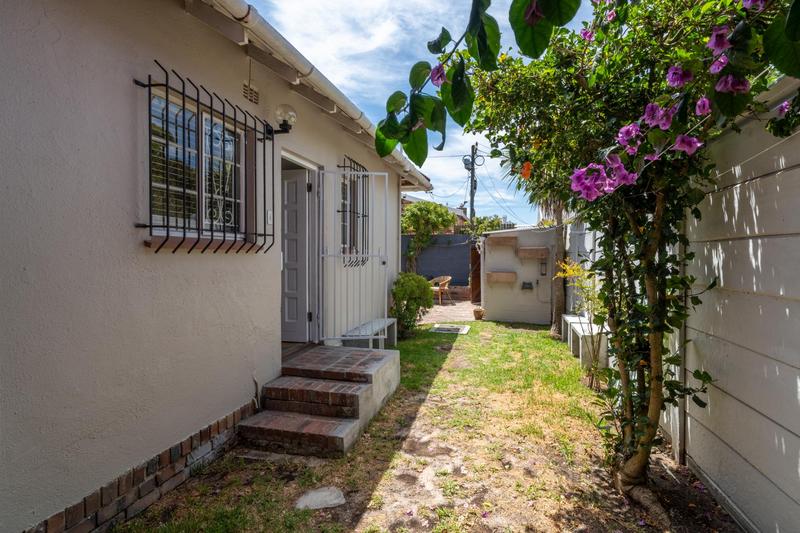 2 Bedroom Property for Sale in Harfield Village Western Cape